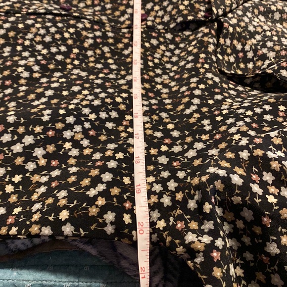 Vintage black floral button down top - Picture 6 of 6